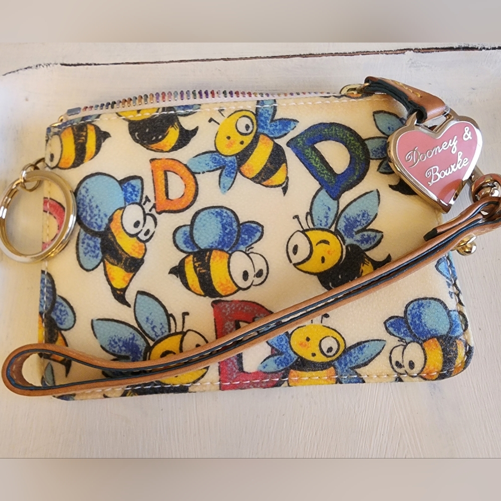 Dooney & Bourke Bumble Bee Wristlet 🐝RARE 🩷💙💛